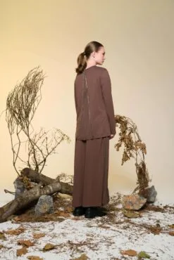 Alternative view of Eteği ve Bluzu Fermuarlı Tencel Kraşlı Triko Takım (Kahverengi)