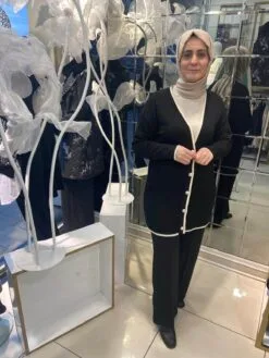Gold Düğmeli Yakası Çizgli Uzun Hırka