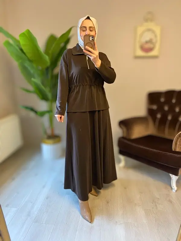 Yüksek Yaka Etekli Takım- Kahverengi - Görsel 6