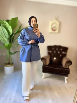 İndigo renk dantel nakışlı ve belden bağlamalı tesettür tunik modeli
