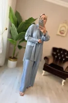 Ecbel Butik rahat kalıp takım modeli, şık ve konforlu tasarımıyla günlük ve özel gün kombinleri için ideal bir tesettür giyim seçeneğidir.